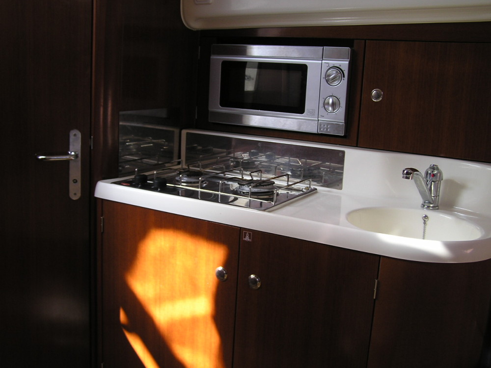 Jeanneau Leader 805 – Brighton Boat Sales