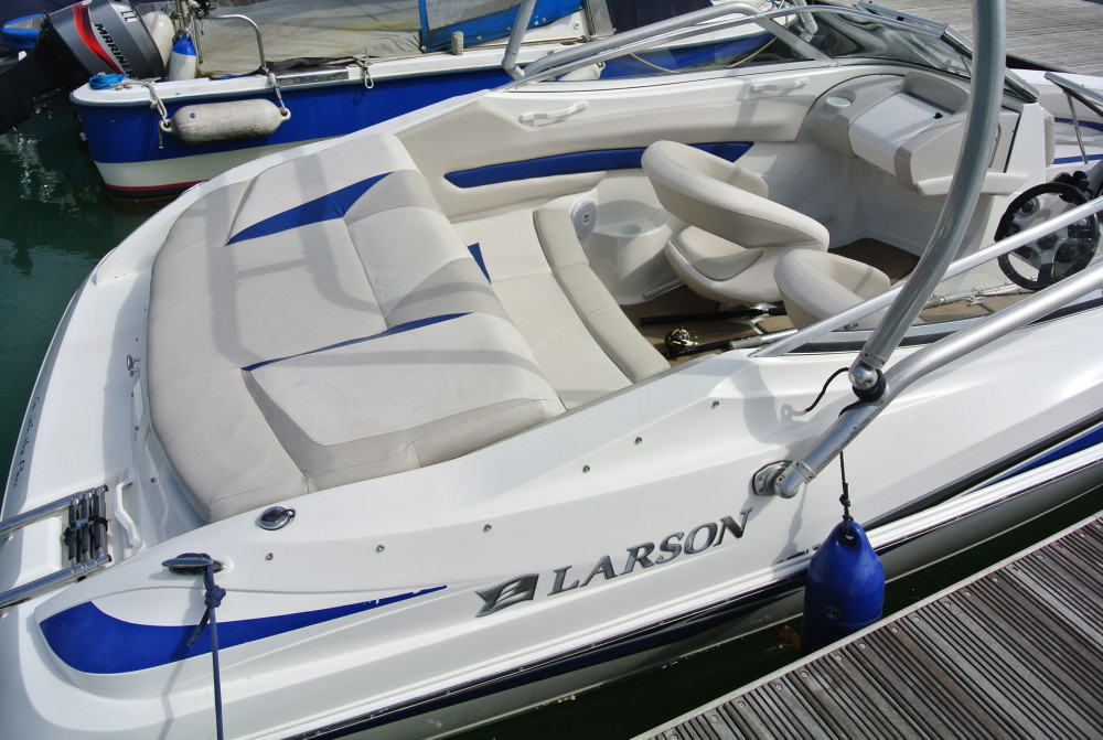 Larson 186 Senza Bowrider – Brighton Boat Sales