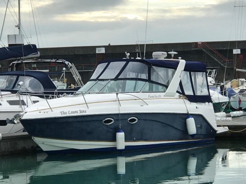 Rinker 270 Fiesta Vee