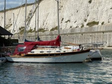 SOLD Golden Hind 31