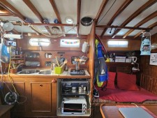 SOLD Golden Hind 31