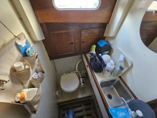 SOLD Golden Hind 31