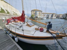 SOLD Golden Hind 31