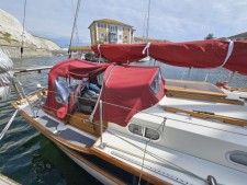 SOLD Golden Hind 31