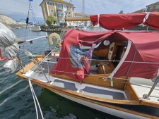 SOLD Golden Hind 31