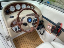 SOLD Four Winns 225