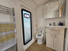 Inspiration 36ft Marina Boat & Waterlodge