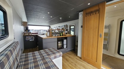 Inspiration 36ft Marina Boat & Waterlodge