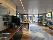 Waterlodge 5 Floating Home & Apartment