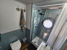 Waterlodge 5 Floating Home & Apartment