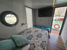 Waterlodge 5 Floating Home & Apartment