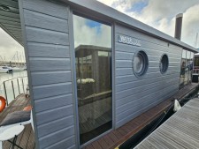 Waterlodge 5 Floating Home & Apartment