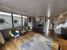 Waterlodge 5 Floating Home & Apartment