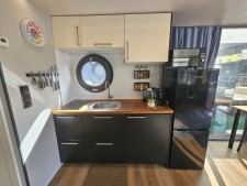 Waterlodge 5 Floating Home & Apartment